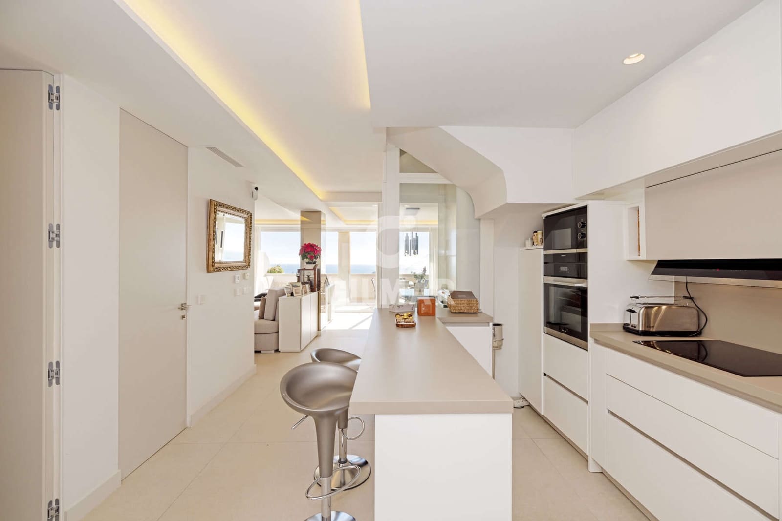 3 makuuhuone Asunto myytävänä paikassa New Golden Mile mukana uima-altaan 
autotalli - 1 100 000 € (Ref: 9509410)