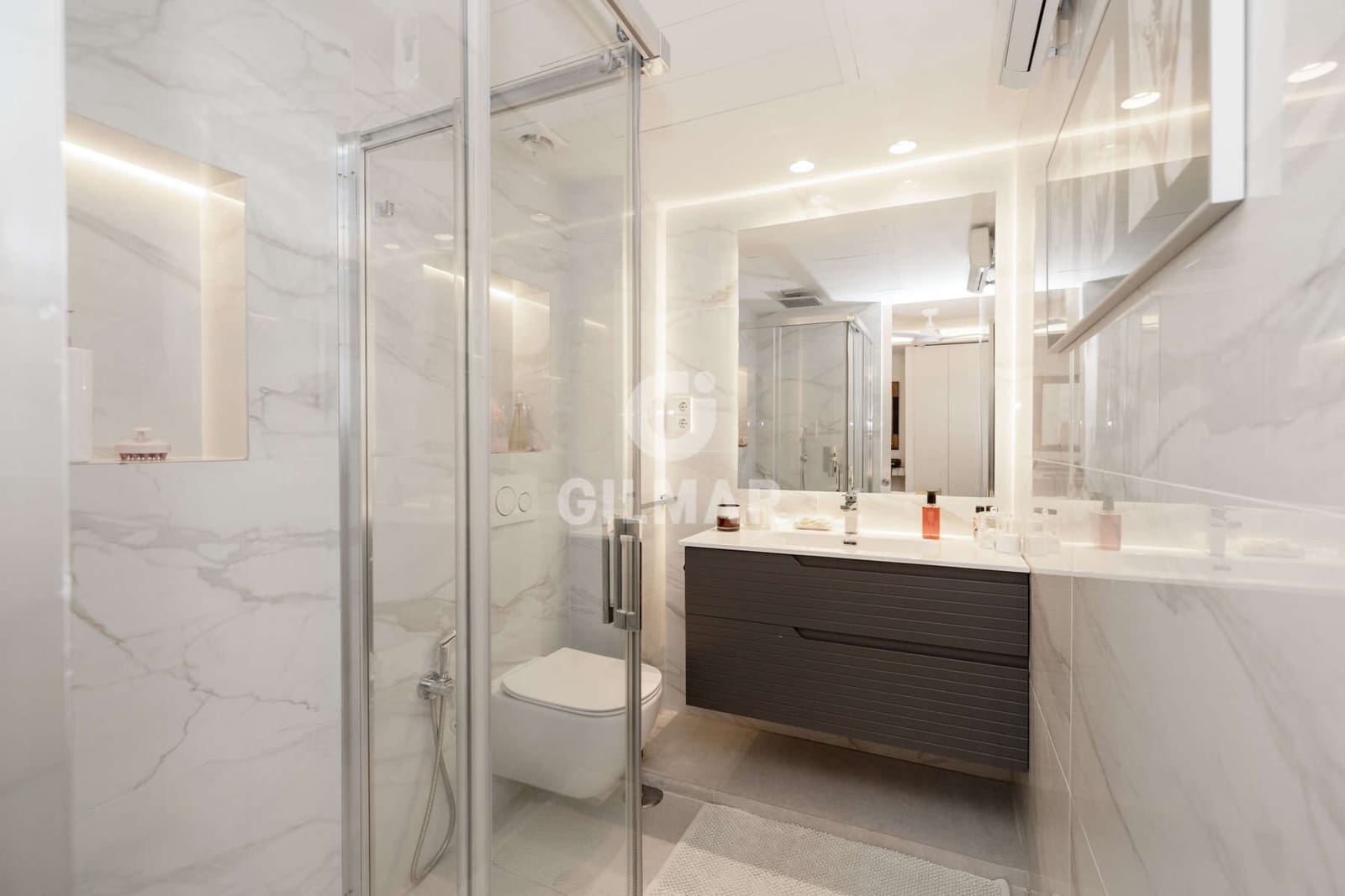 3 makuuhuone Asunto myytävänä paikassa New Golden Mile mukana uima-altaan 
autotalli - 1 100 000 € (Ref: 9509410)