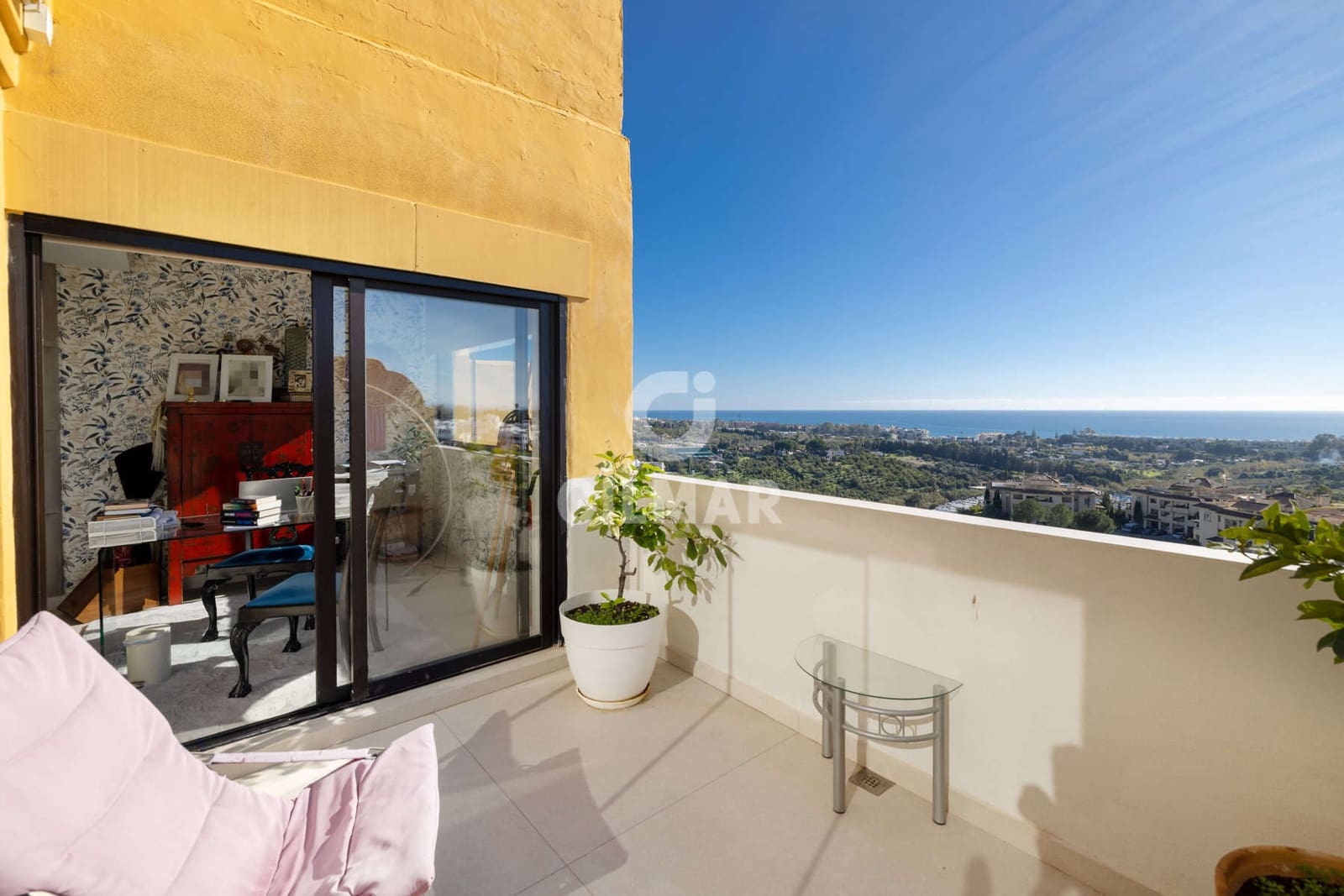 3 makuuhuone Asunto myytävänä paikassa New Golden Mile mukana uima-altaan 
autotalli - 1 100 000 € (Ref: 9509410)