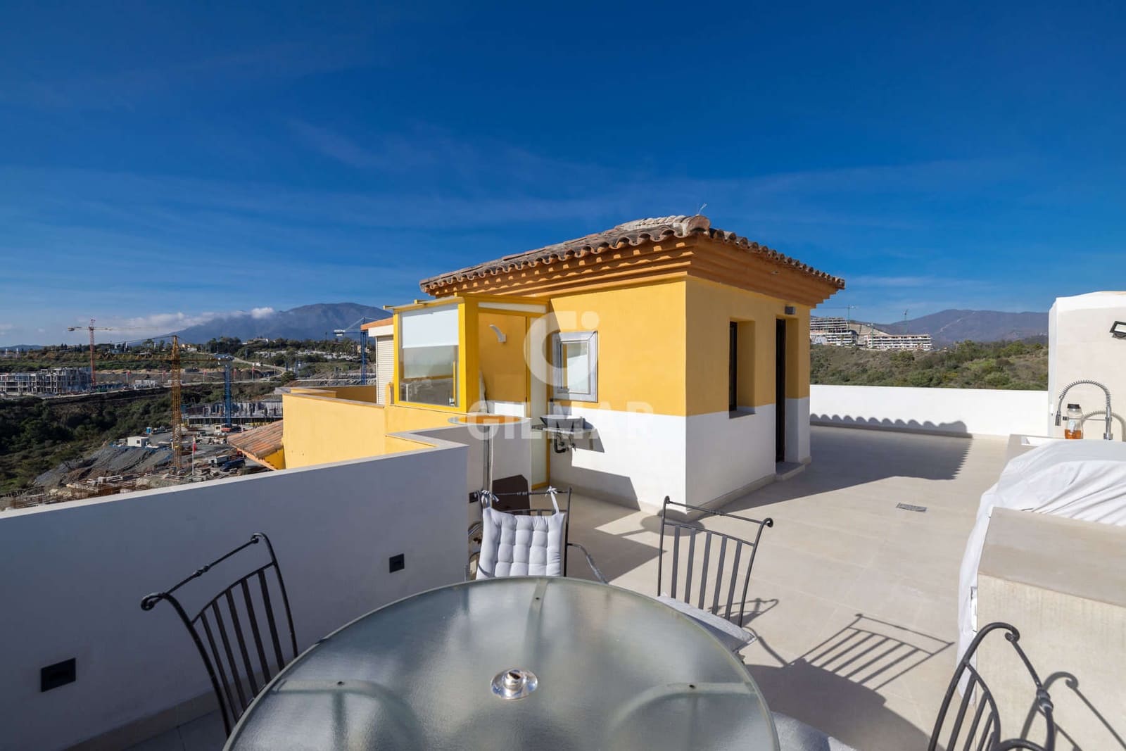 3 makuuhuone Asunto myytävänä paikassa New Golden Mile mukana uima-altaan 
autotalli - 1 100 000 € (Ref: 9509410)