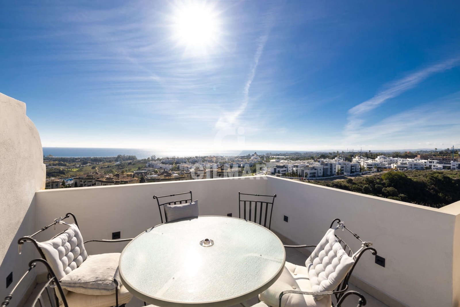 3 makuuhuone Asunto myytävänä paikassa New Golden Mile mukana uima-altaan 
autotalli - 1 100 000 € (Ref: 9509410)