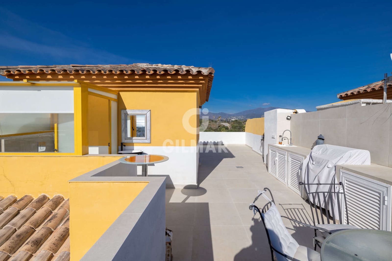 3 makuuhuone Asunto myytävänä paikassa New Golden Mile mukana uima-altaan 
autotalli - 1 100 000 € (Ref: 9509410)