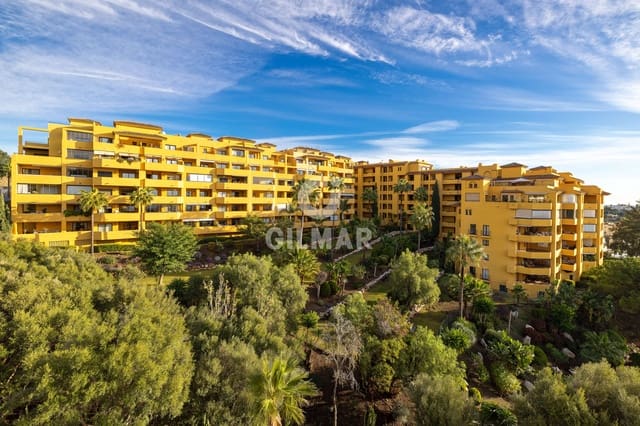 Piso de 3 habitaciones en La Concha - Resina Golf, Estepona en venta con piscina garaje - 690.000 € (Ref: 9519349)