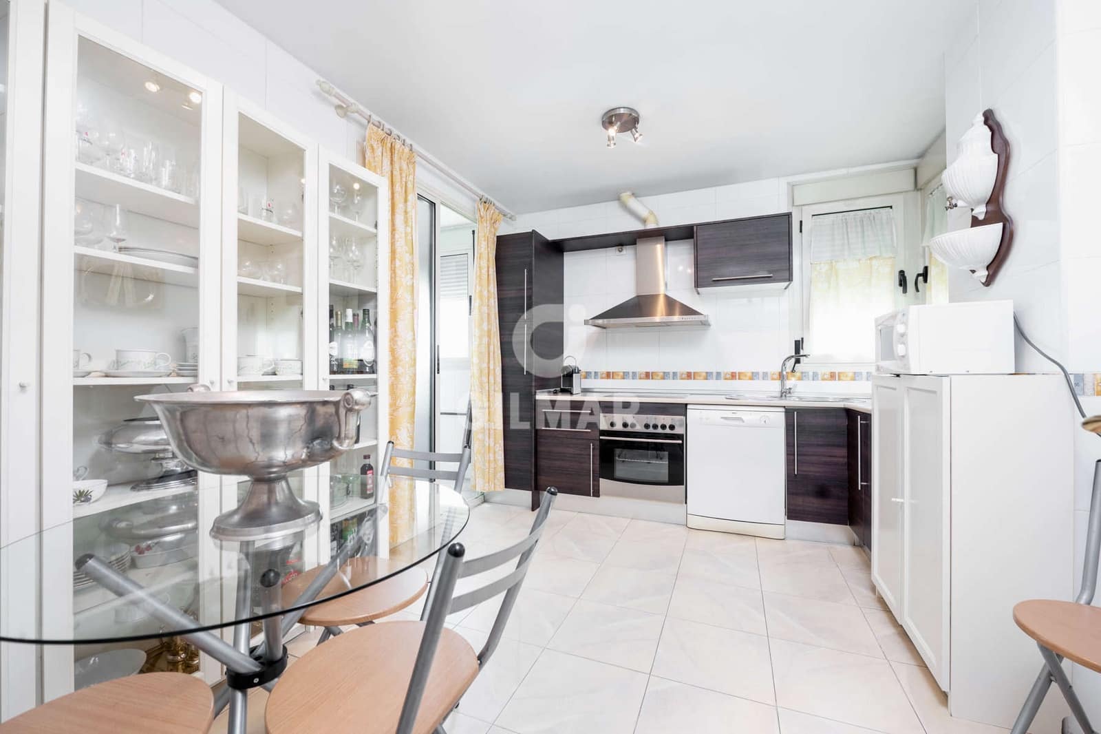 3 soveværelse Lejlighed til salg i Sevilla by med swimmingpool garage - € 700.000 (Ref: 9524652)