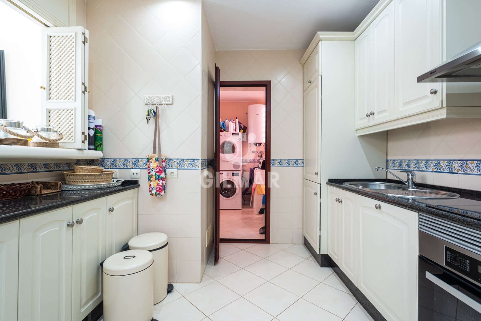 3 bedroom Flat for sale in Elviria with pool garage - € 575,000 (Ref: 9532330)