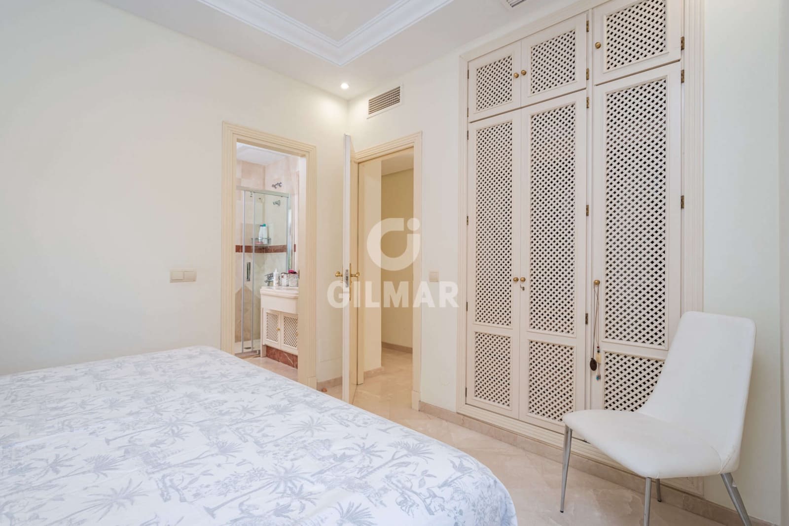 3 bedroom Flat for sale in Elviria with pool garage - € 575,000 (Ref: 9532330)