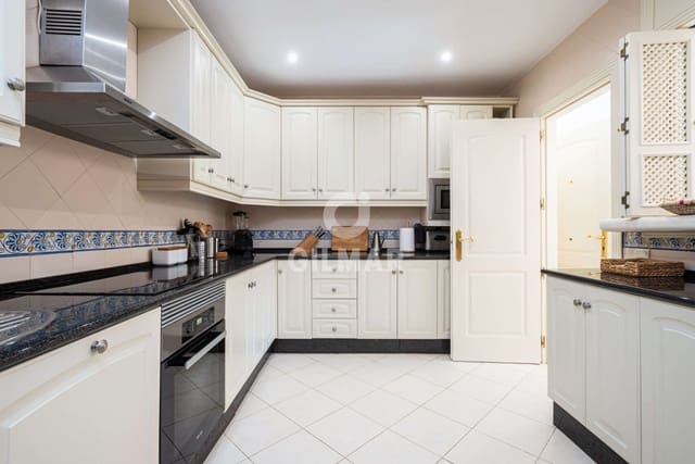 3 bedroom Flat for sale in Elviria, Marbella with pool garage - € 575,000 (Ref: 9532330)