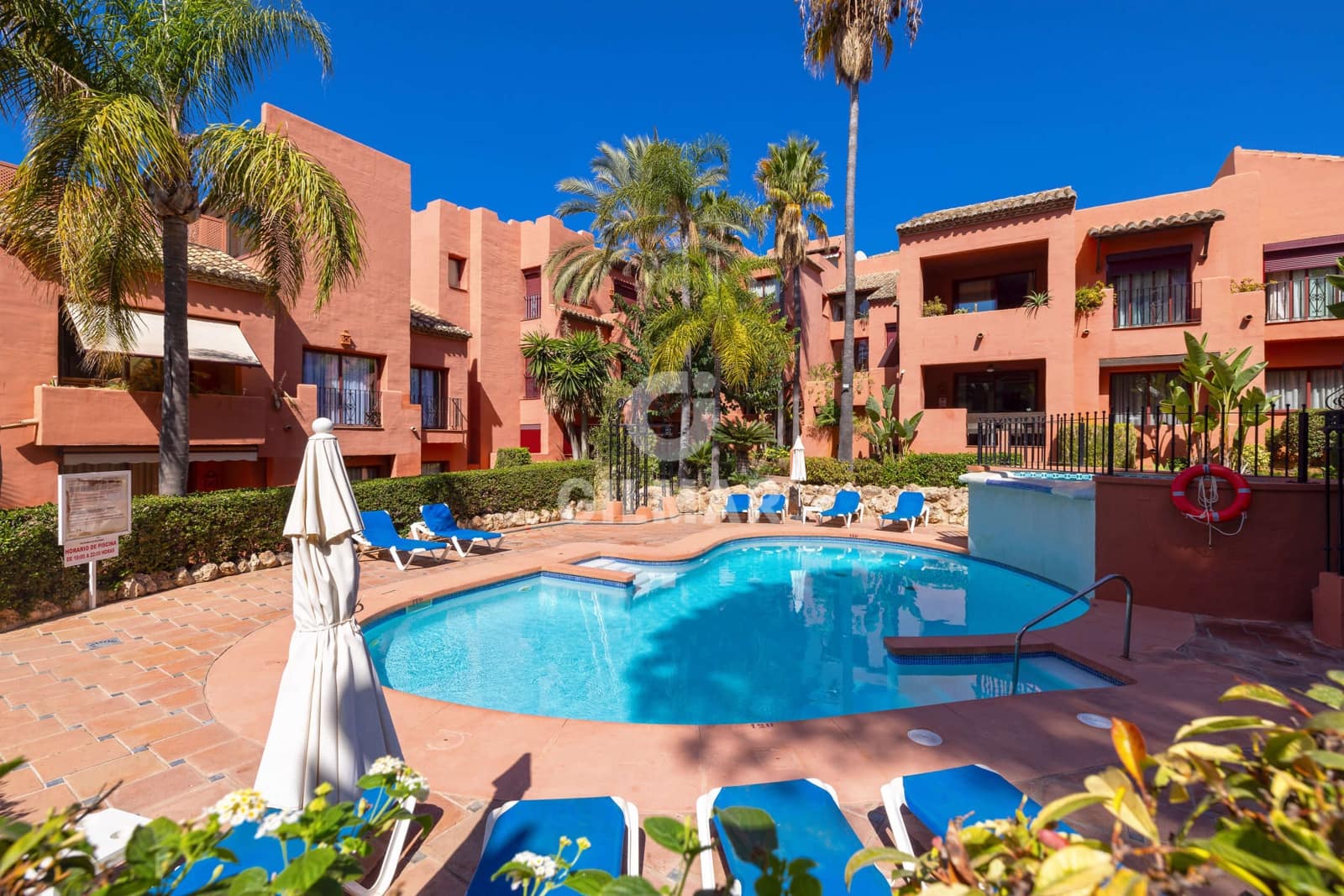 3 bedroom Flat for sale in Elviria with pool garage - € 575,000 (Ref: 9532330)