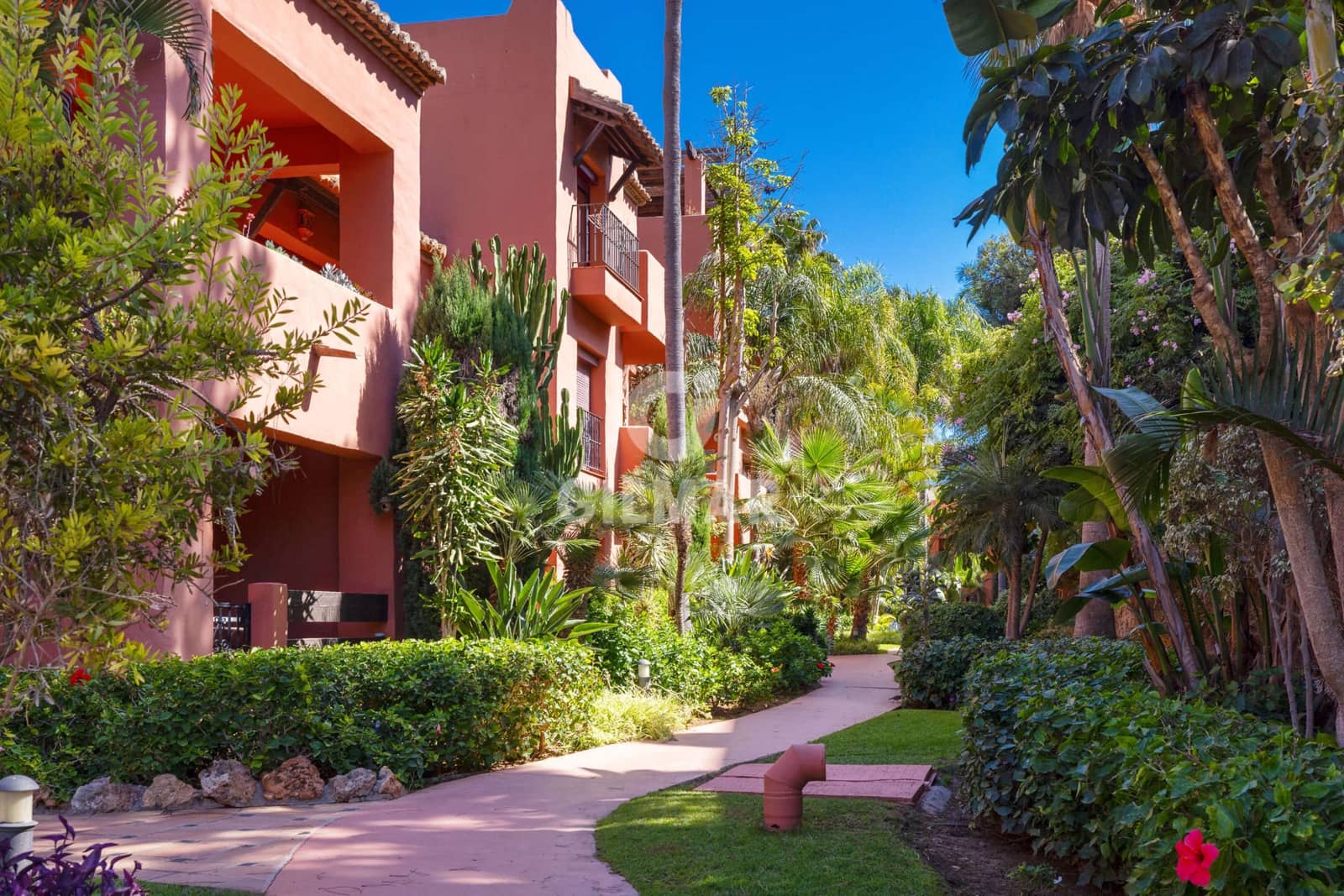 3 bedroom Flat for sale in Elviria with pool garage - € 575,000 (Ref: 9532330)