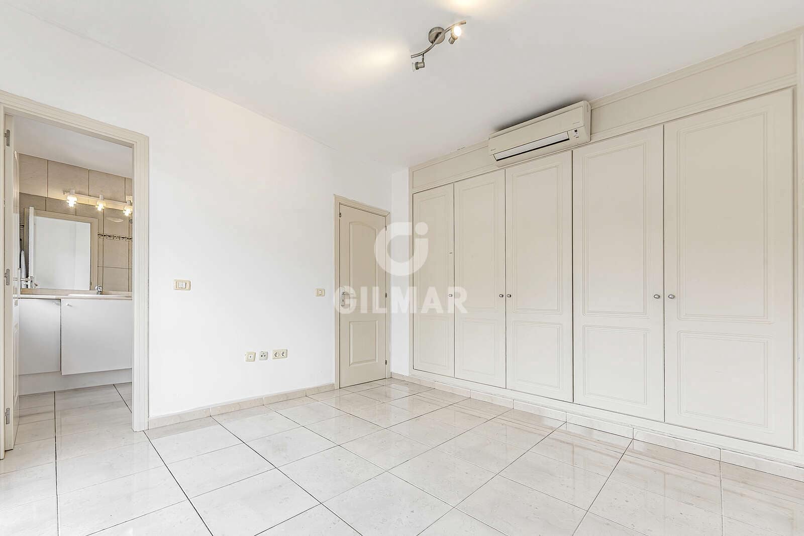 3 sovrum Radhus till salu i Playa del Duque med pool garage - 940 000 € (Ref: 9532512)