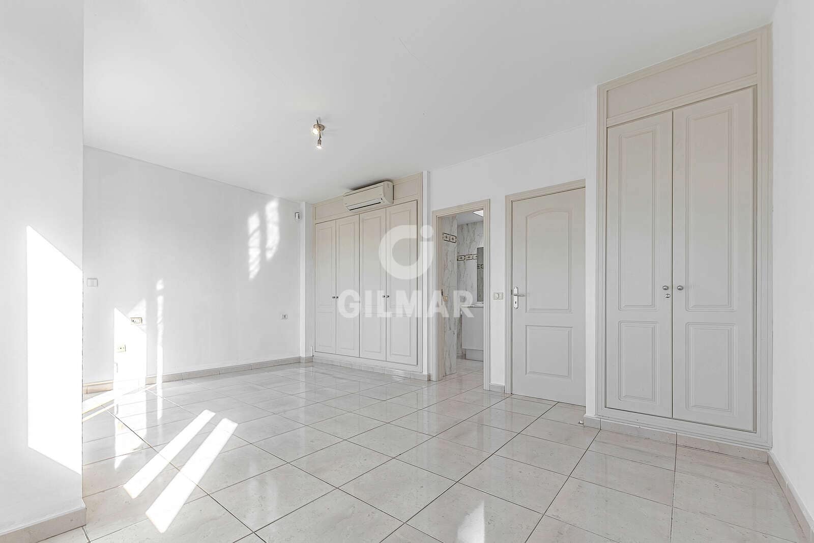 3 sovrum Radhus till salu i Playa del Duque med pool garage - 940 000 € (Ref: 9532512)