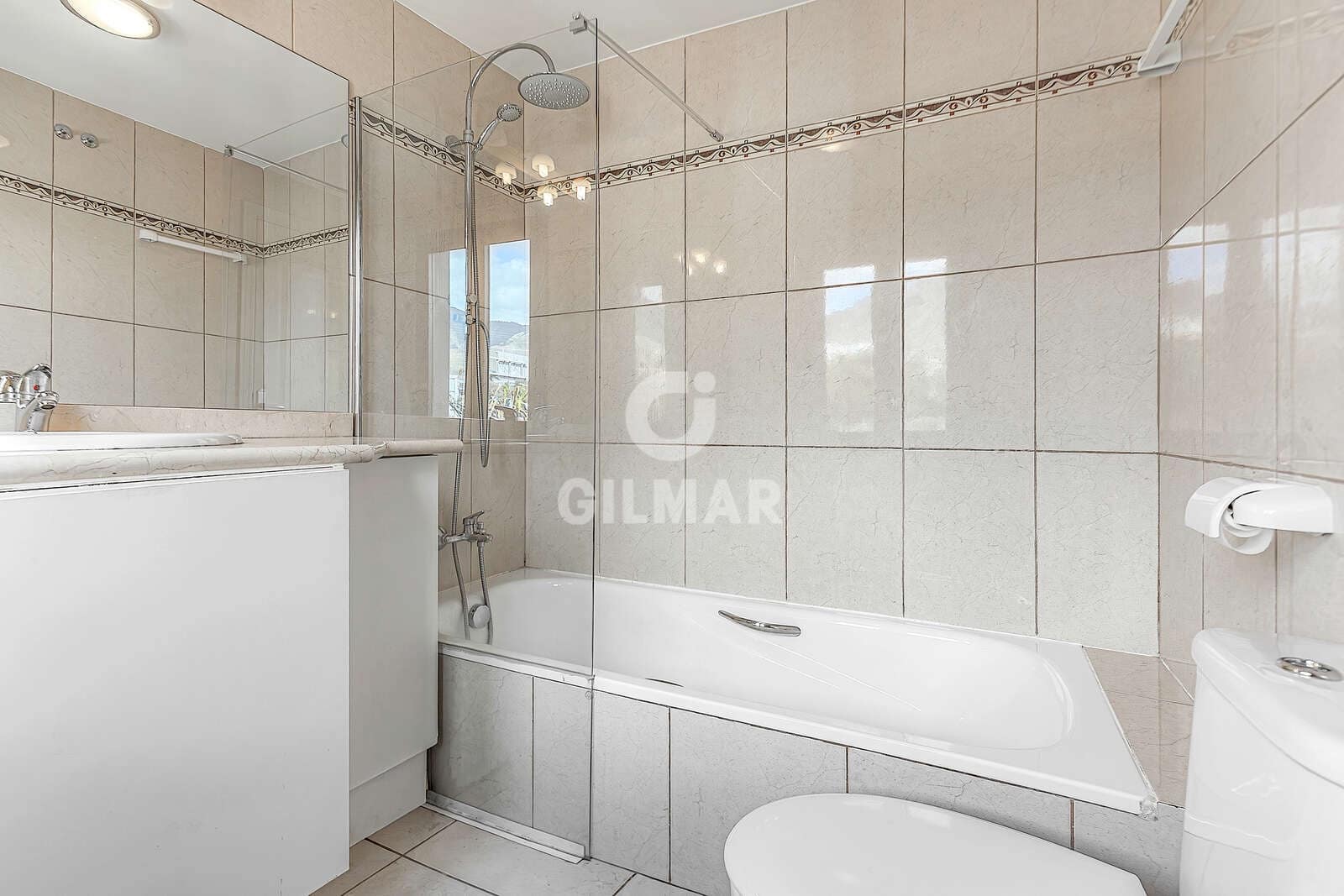 3 sovrum Radhus till salu i Playa del Duque med pool garage - 940 000 € (Ref: 9532512)