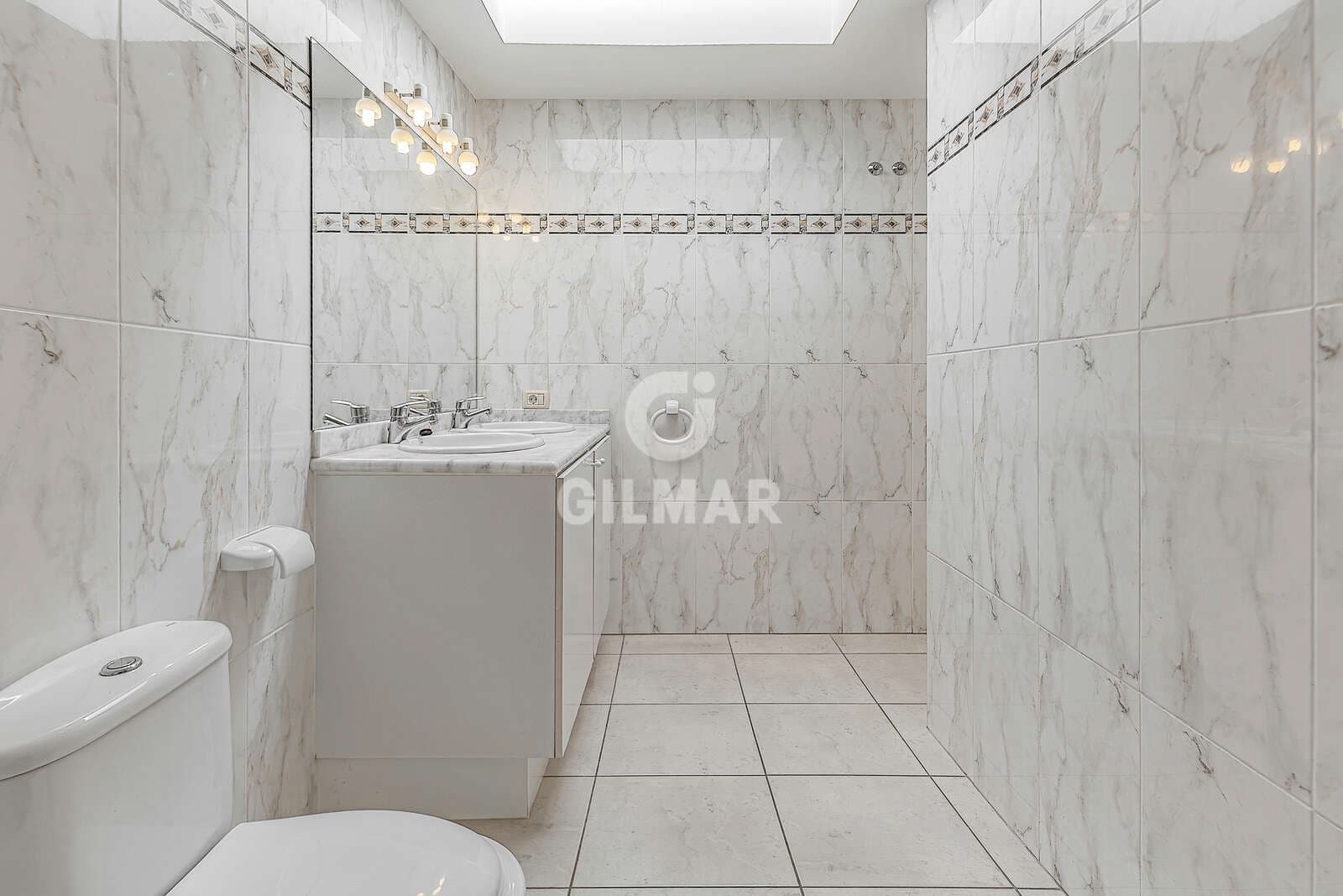 3 sovrum Radhus till salu i Playa del Duque med pool garage - 940 000 € (Ref: 9532512)