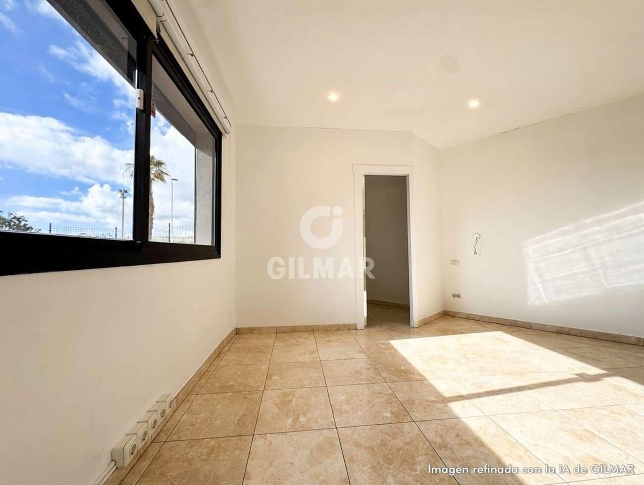 Adosado de 3 habitaciones en Playa del Duque en venta con piscina garaje - 940.000 € (Ref: 9532512)