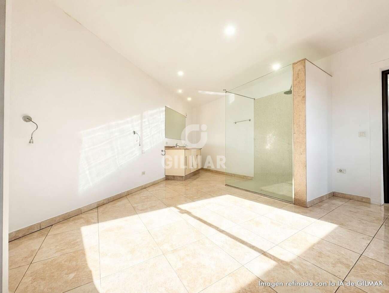 Adosado de 3 habitaciones en Playa del Duque en venta con piscina garaje - 940.000 € (Ref: 9532512)