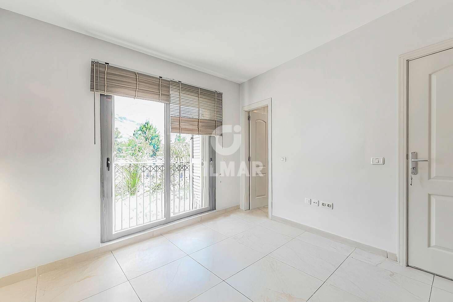 Adosado de 3 habitaciones en Playa del Duque en venta con piscina garaje - 940.000 € (Ref: 9532512)