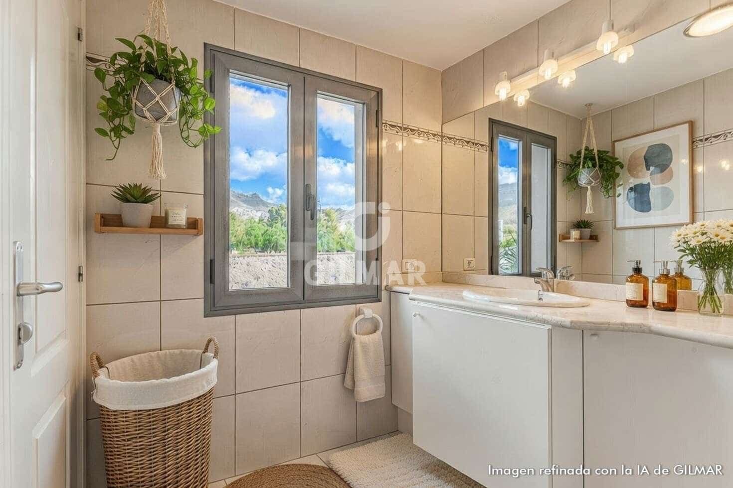 Adosado de 3 habitaciones en Playa del Duque en venta con piscina garaje - 940.000 € (Ref: 9532512)