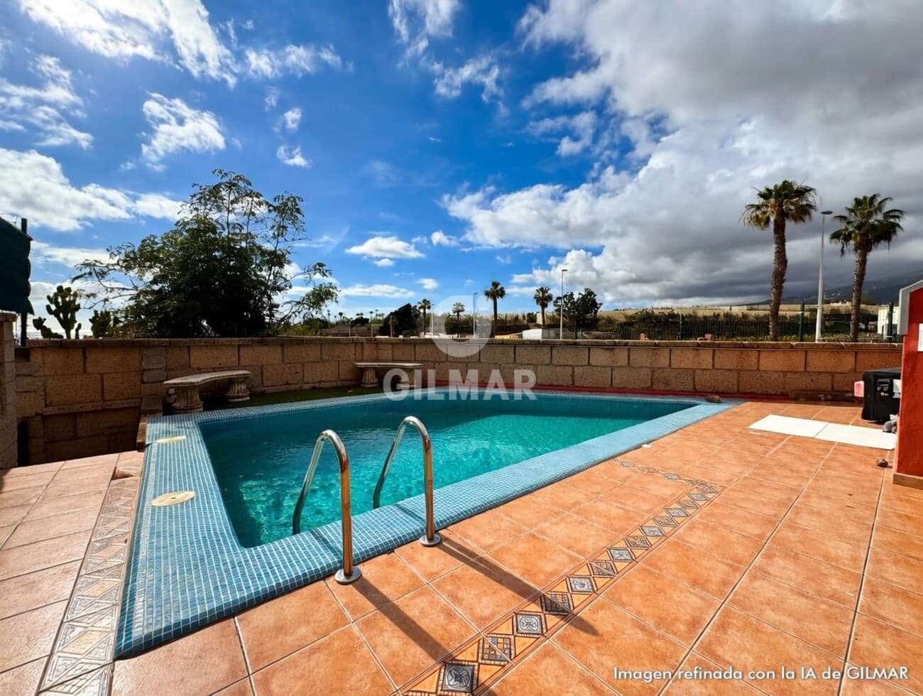 Adosado de 3 habitaciones en Playa del Duque en venta con piscina garaje - 940.000 € (Ref: 9532512)