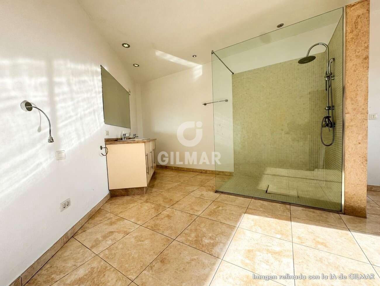 Adosado de 3 habitaciones en Playa del Duque en venta con piscina garaje - 940.000 € (Ref: 9532512)