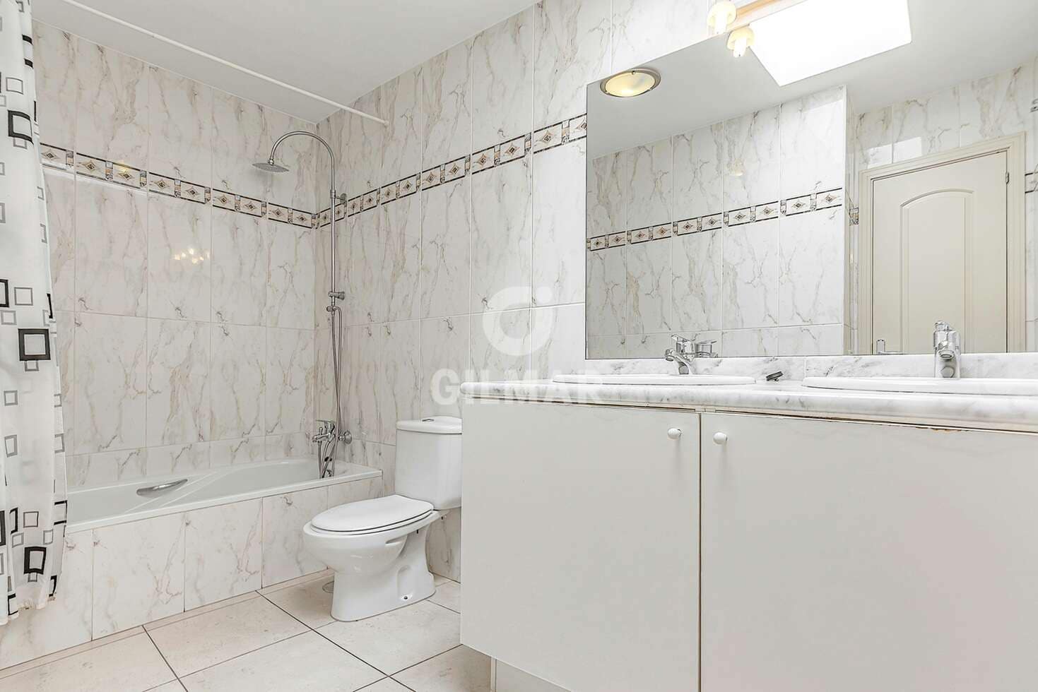 Adosado de 3 habitaciones en Playa del Duque en venta con piscina garaje - 940.000 € (Ref: 9532512)