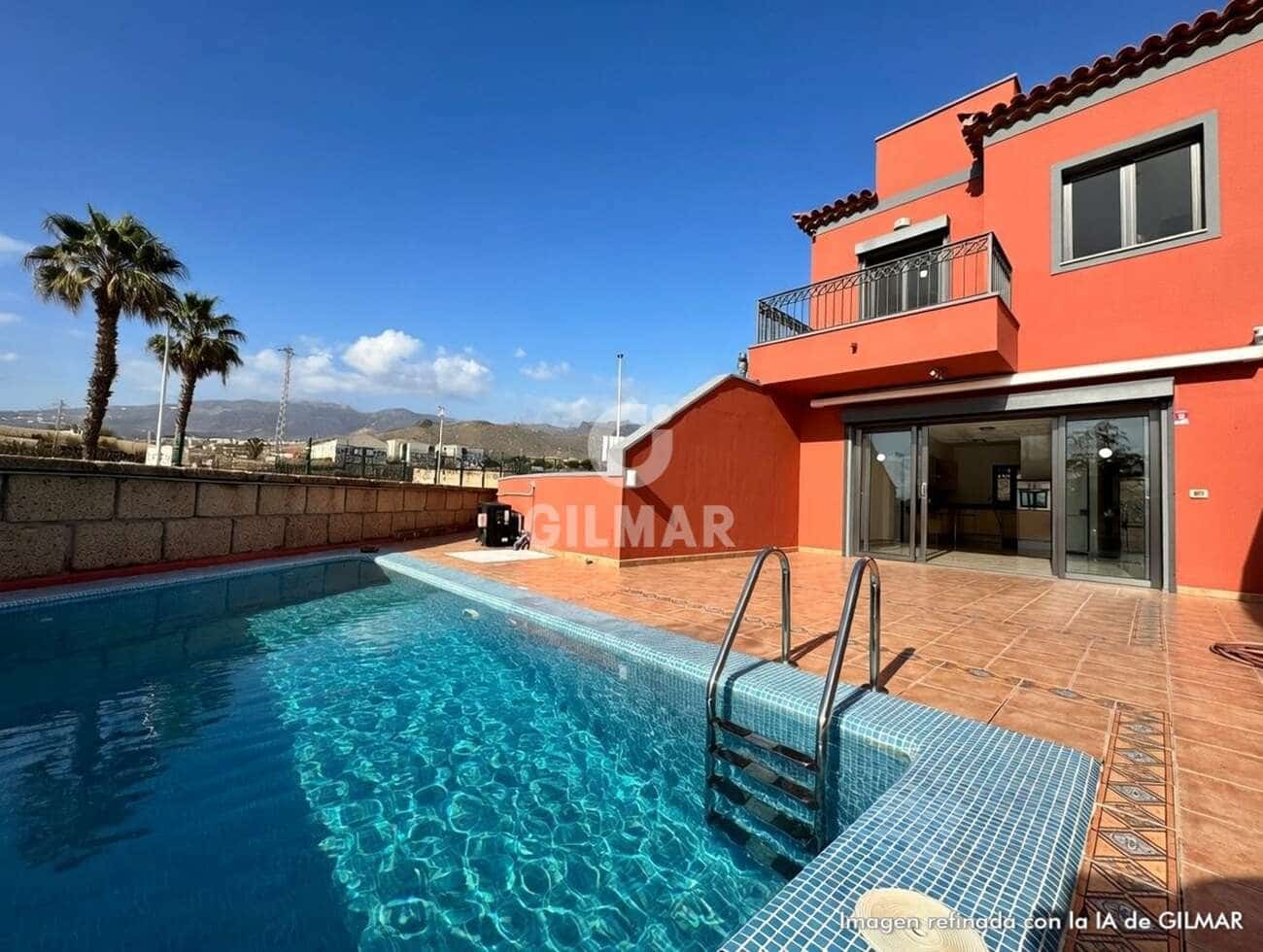 Adosado de 3 habitaciones en Playa del Duque en venta con piscina garaje - 940.000 € (Ref: 9532512)
