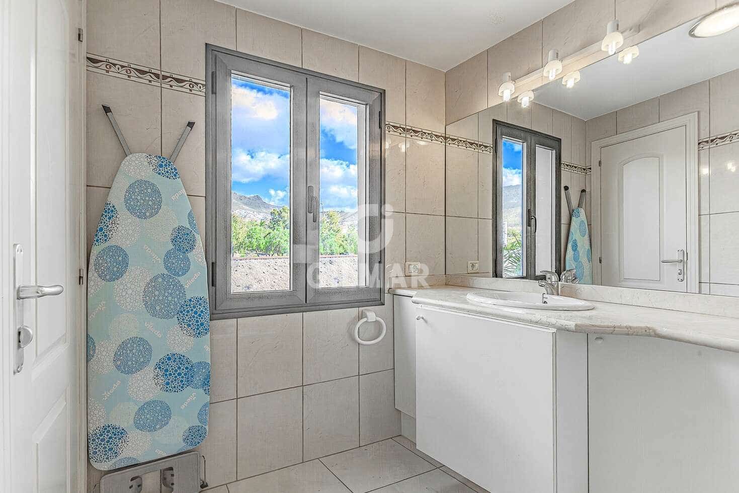 Adosado de 3 habitaciones en Playa del Duque en venta con piscina garaje - 940.000 € (Ref: 9532512)