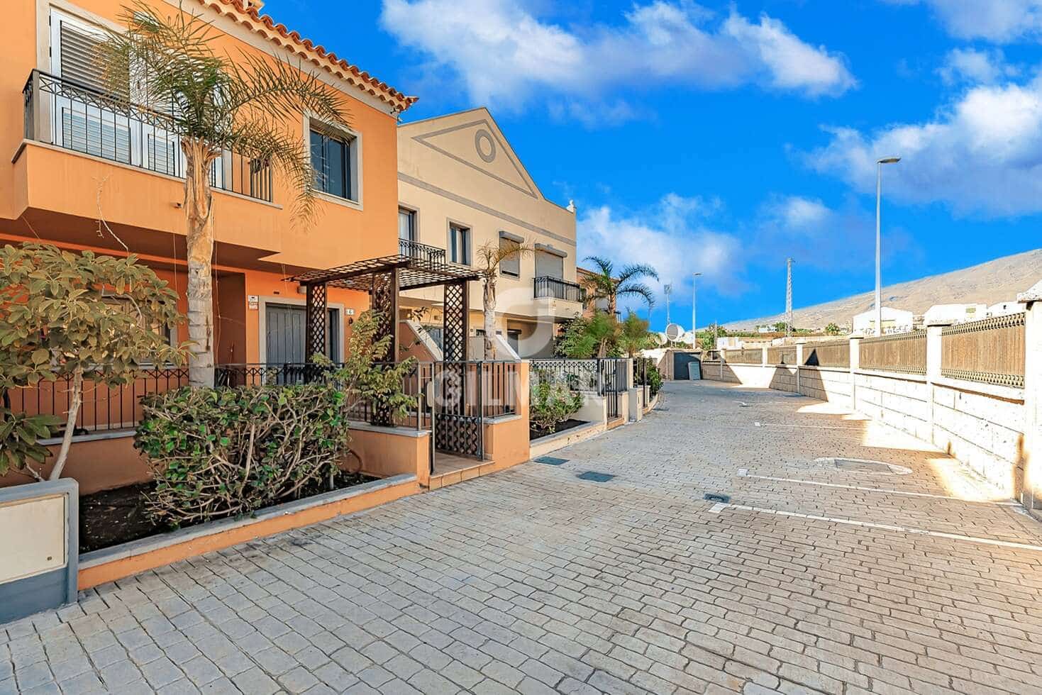 Adosado de 3 habitaciones en Playa del Duque en venta con piscina garaje - 940.000 € (Ref: 9532512)