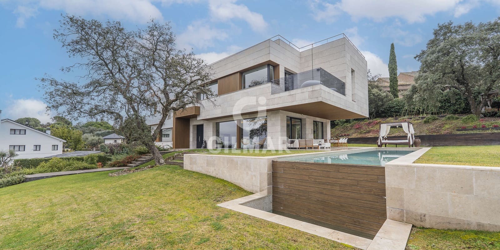 5 bedroom Villa for sale in San Sebastian de los Reyes with pool garage - € 3,300,000 (Ref: 9535279)