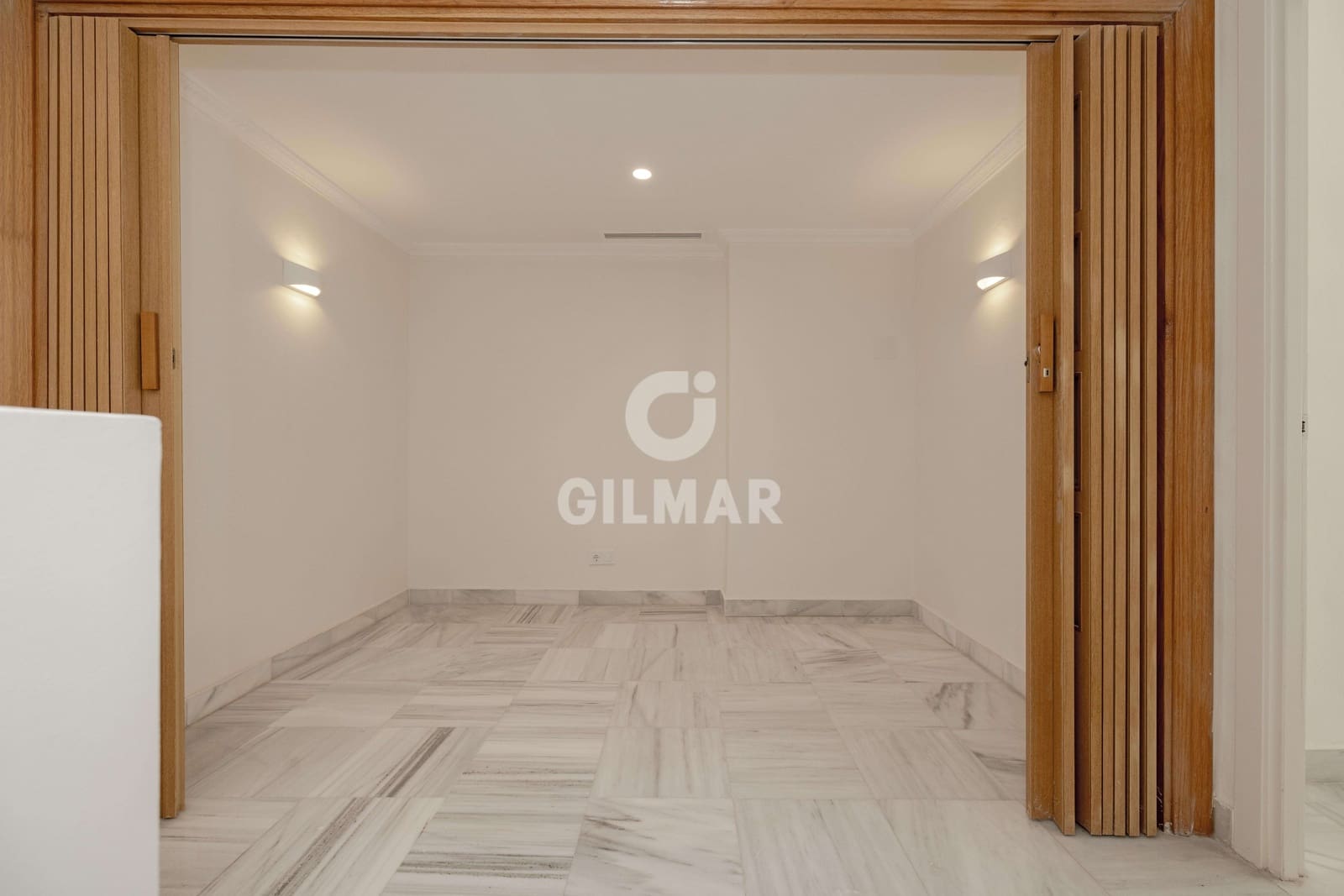 3 sypialnia Mieszkanie na sprzedaż w Marbella z basenem garażem - 849 000 € (Ref: 9535280)