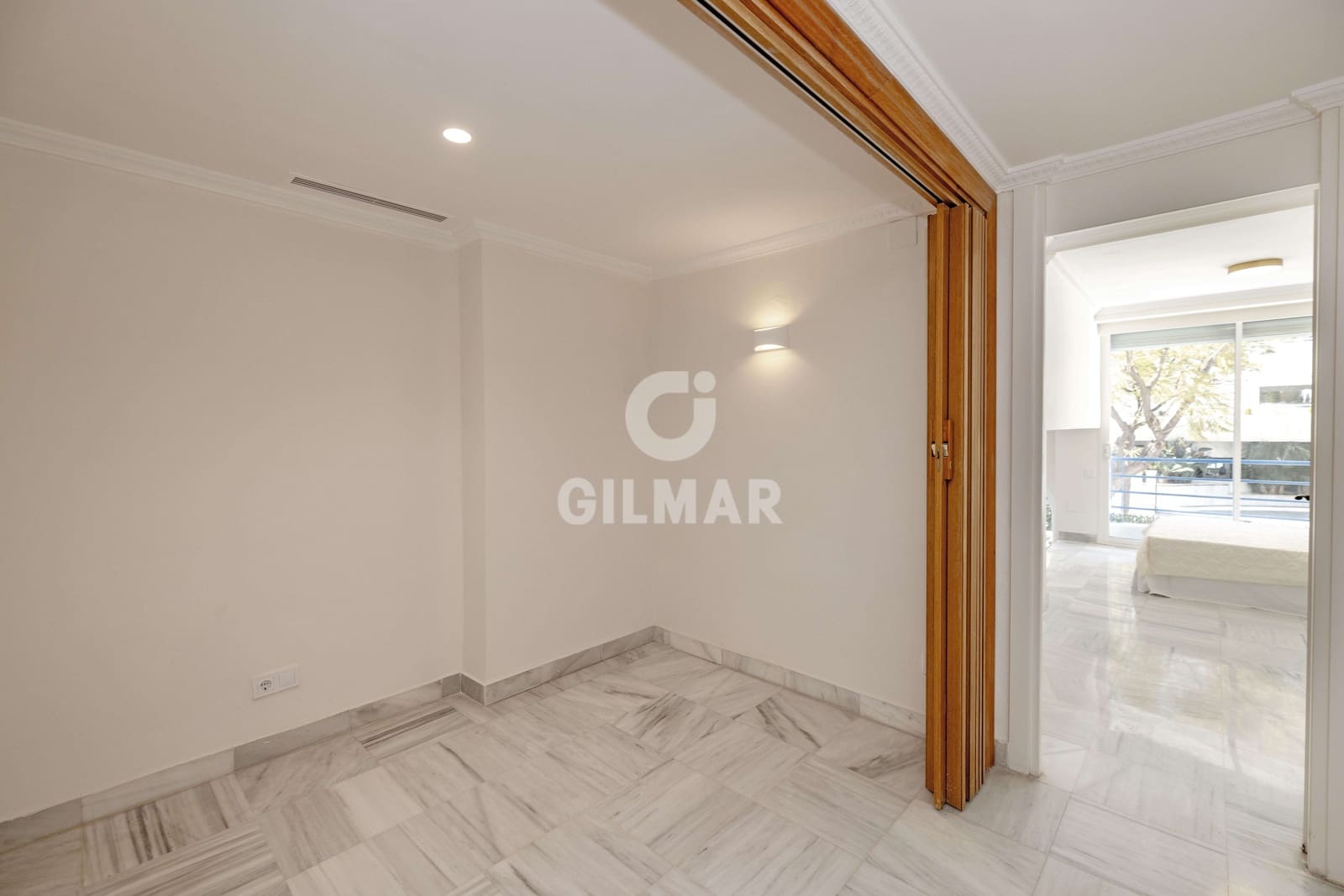 3 sypialnia Mieszkanie na sprzedaż w Marbella z basenem garażem - 849 000 € (Ref: 9535280)