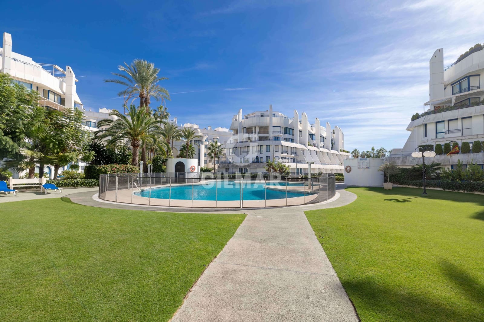 3 sypialnia Mieszkanie na sprzedaż w Marbella z basenem garażem - 849 000 € (Ref: 9535280)