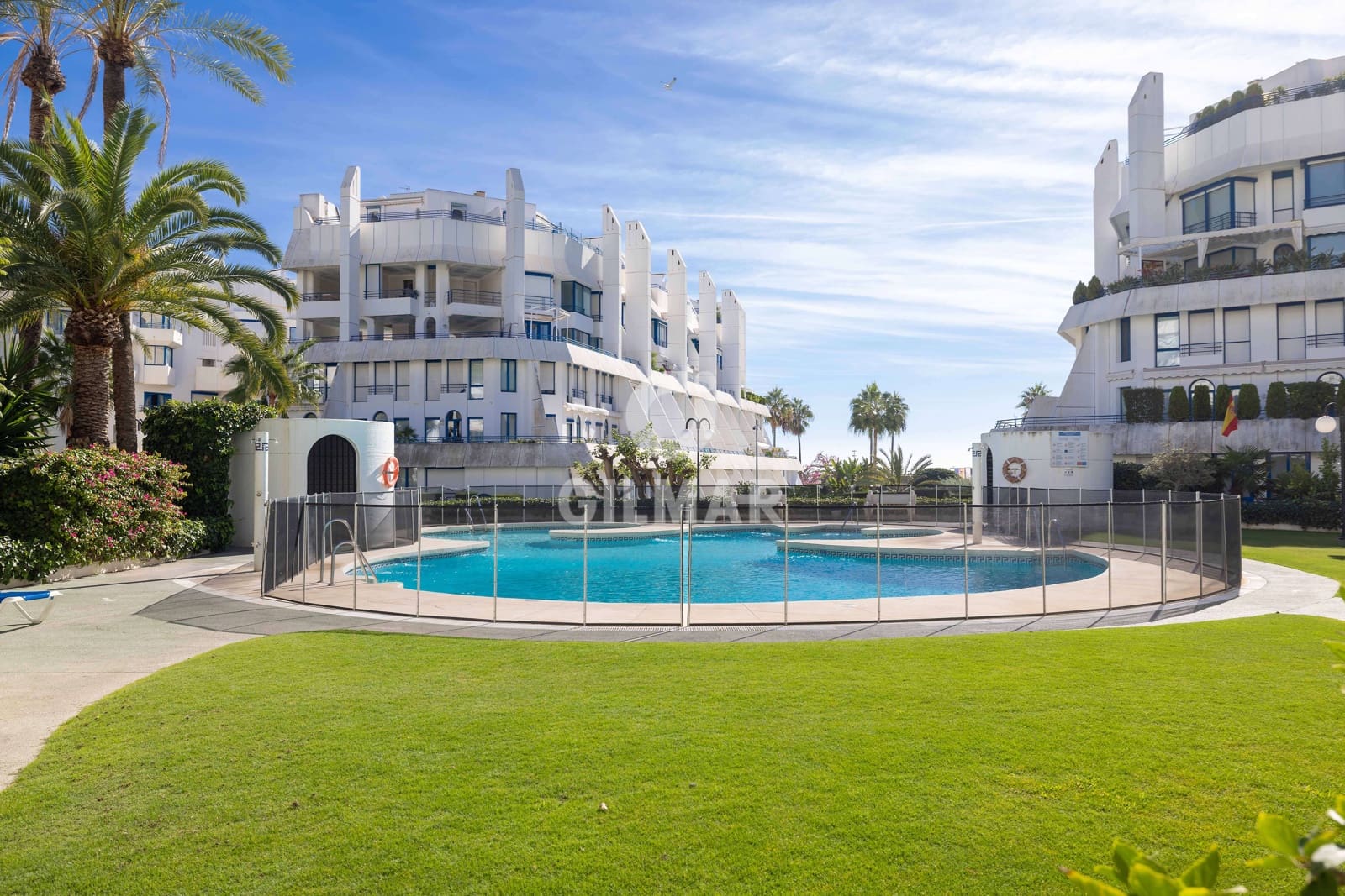 3 sypialnia Mieszkanie na sprzedaż w Marbella z basenem garażem - 849 000 € (Ref: 9535280)