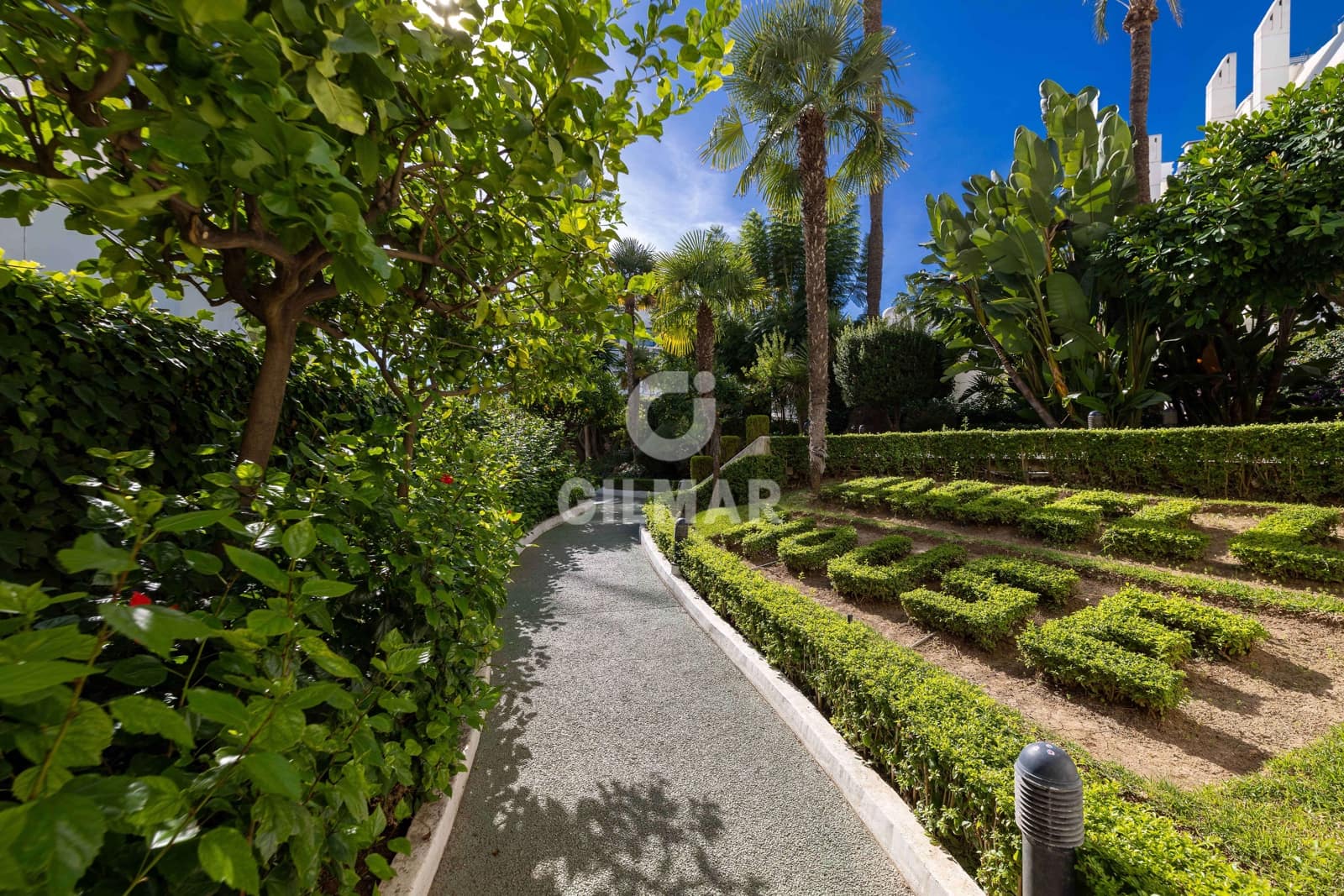 3 sypialnia Mieszkanie na sprzedaż w Marbella z basenem garażem - 849 000 € (Ref: 9535280)