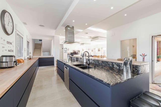 5 soveværelse Villa til salg i Alcalá de Guadaira med swimmingpool - € 2.400.000 (Ref: 9536379)