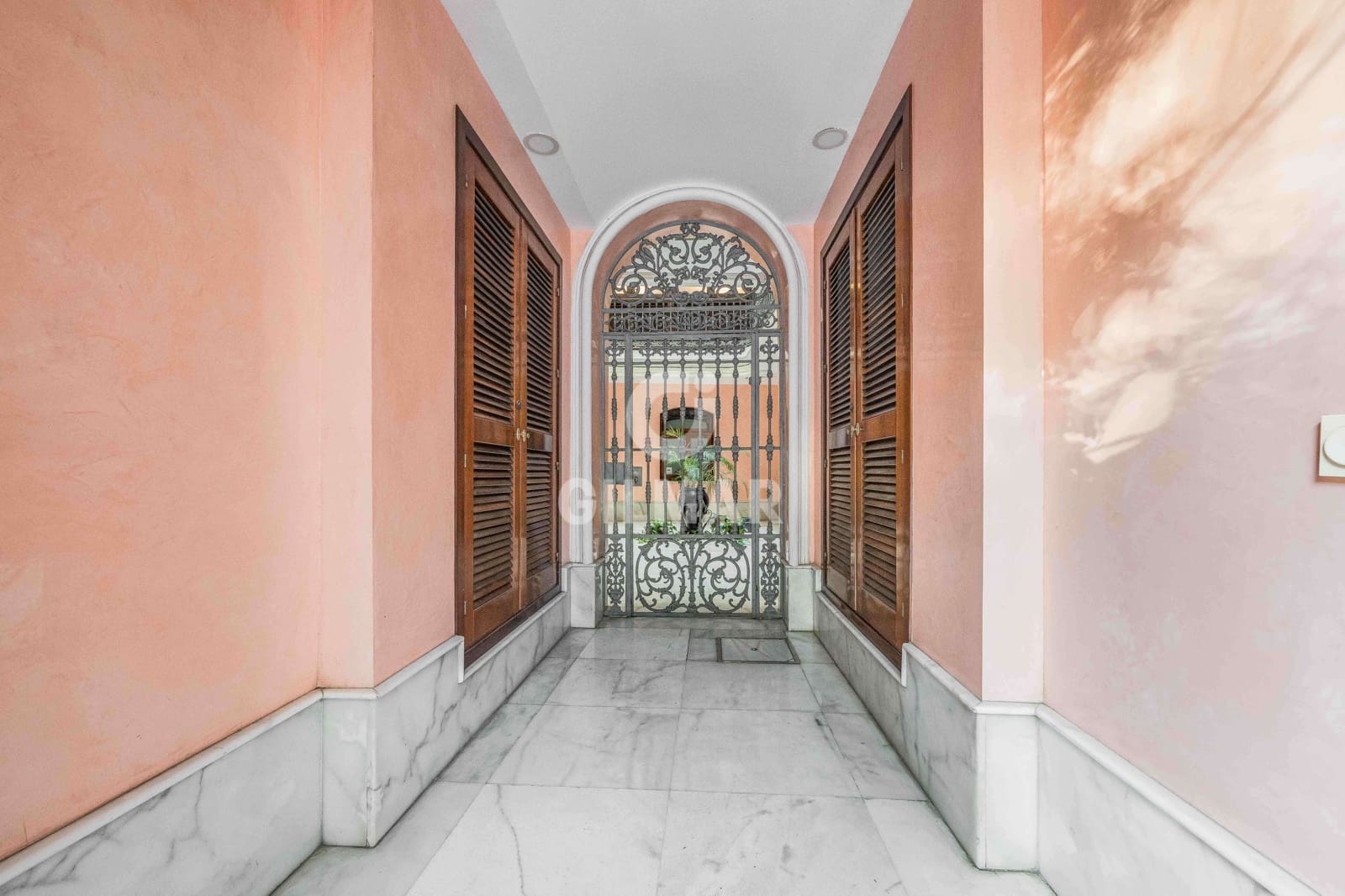 2 bedroom Flat for sale in Cadiz city - € 435,000 (Ref: 9538932)