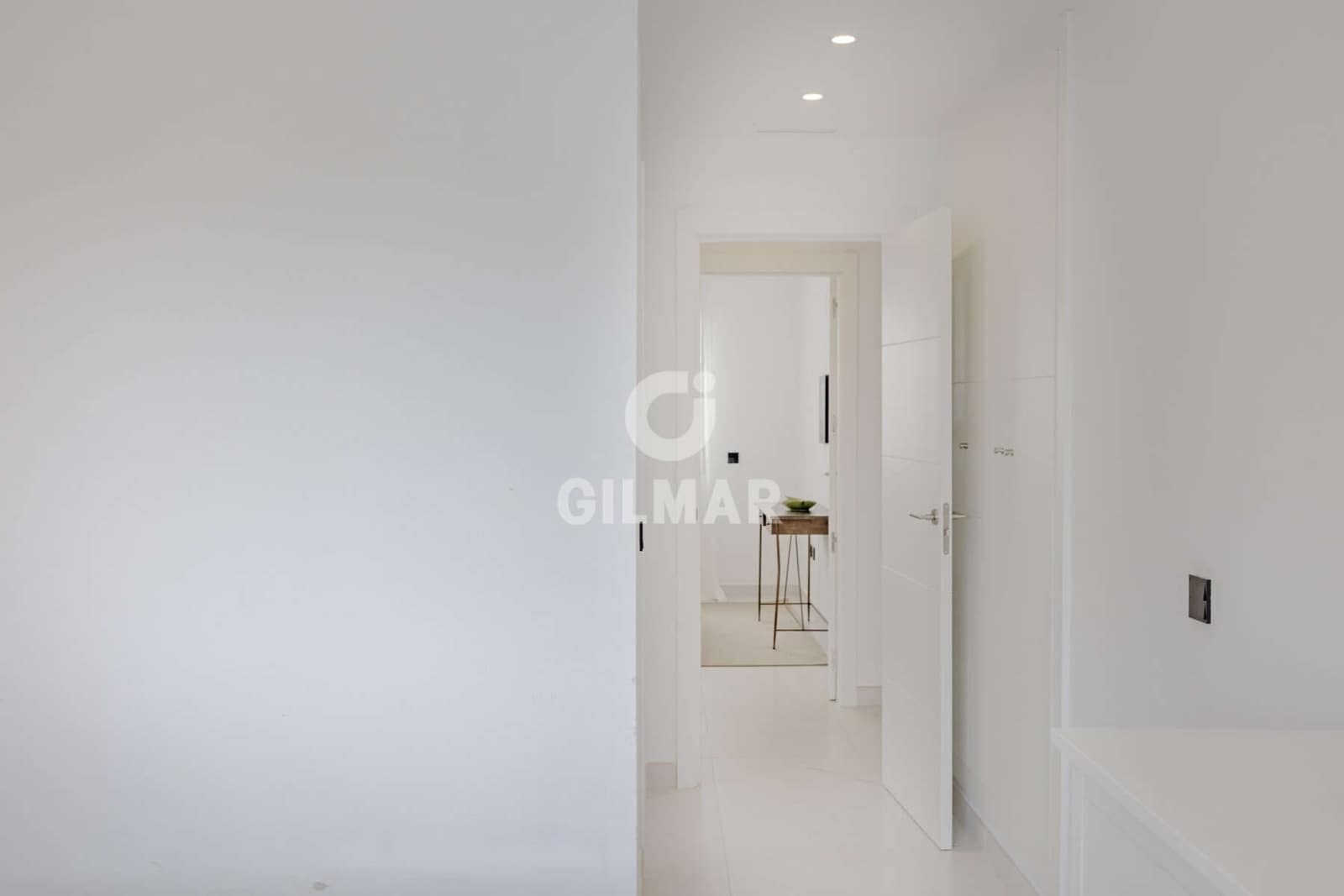 2 bedroom Flat for sale in Estepona with pool garage - € 570,000 (Ref: 9547147)