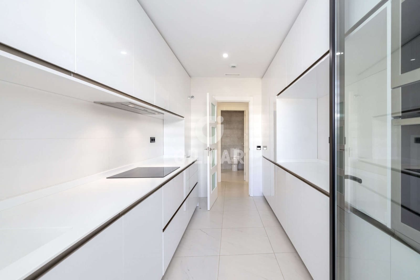 2 bedroom Flat for sale in Estepona with pool garage - € 570,000 (Ref: 9547147)