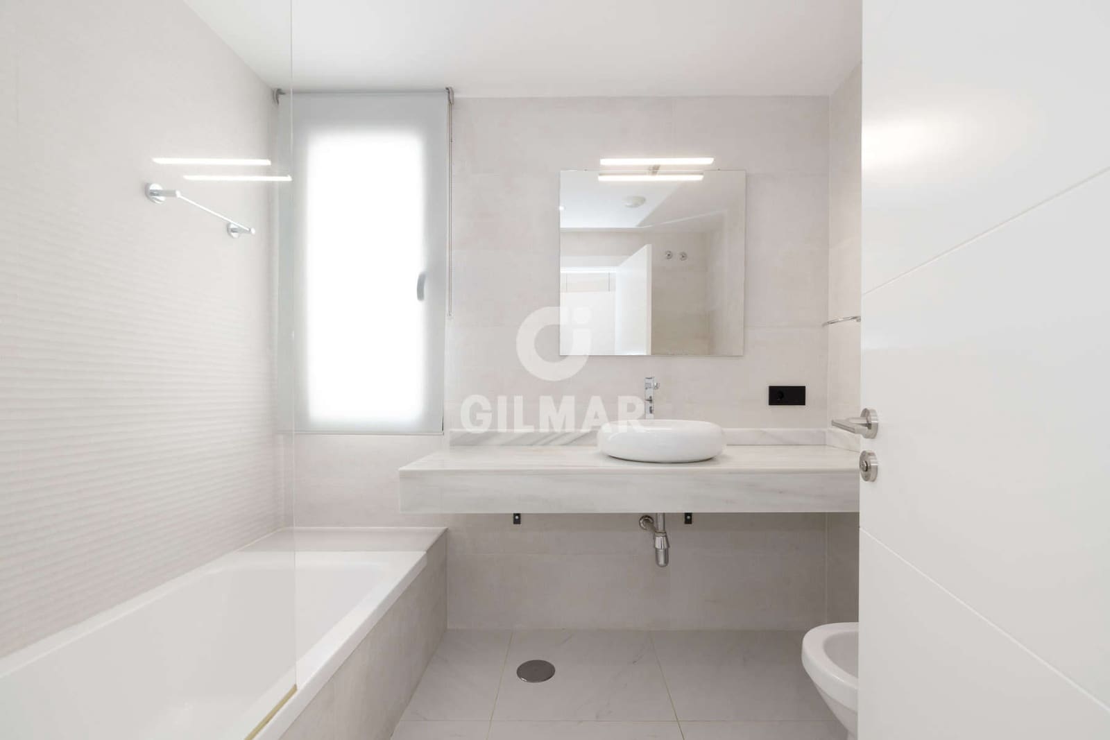 2 bedroom Flat for sale in Estepona with pool garage - € 570,000 (Ref: 9547147)