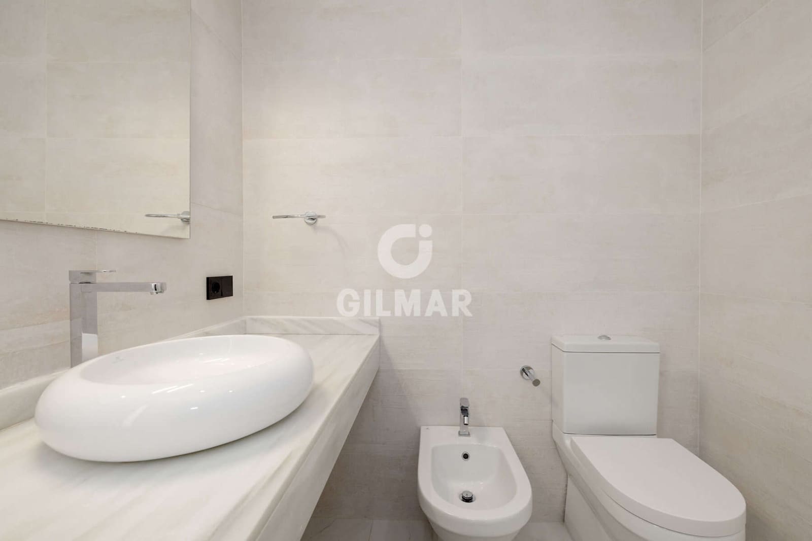 2 bedroom Flat for sale in Estepona with pool garage - € 570,000 (Ref: 9547147)