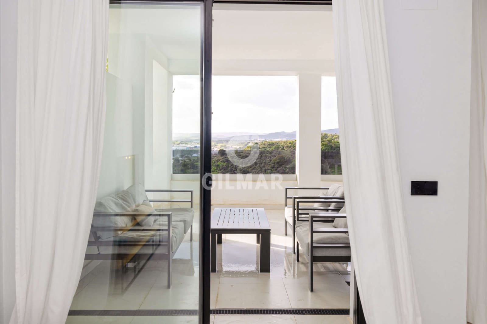 2 bedroom Flat for sale in Estepona with pool garage - € 570,000 (Ref: 9547147)