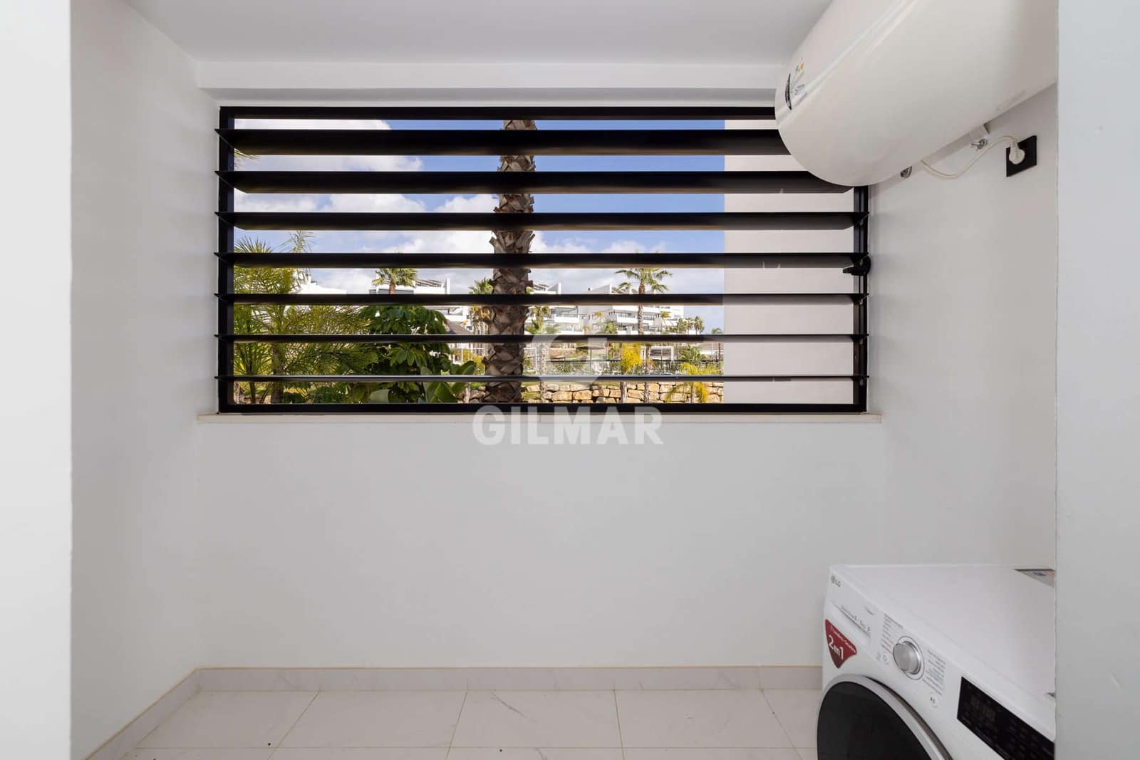 2 bedroom Flat for sale in Estepona with pool garage - € 570,000 (Ref: 9547147)