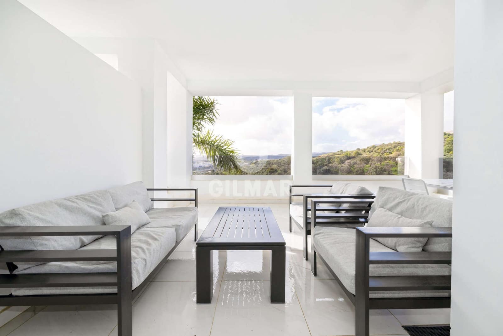 2 bedroom Flat for sale in Estepona with pool garage - € 570,000 (Ref: 9547147)