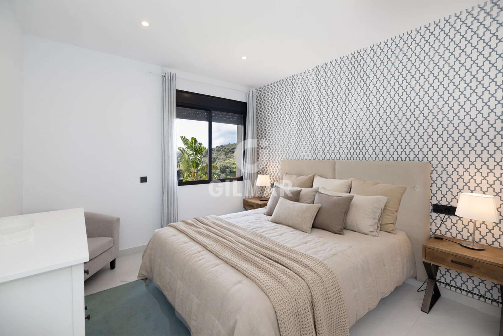 2 bedroom Flat for sale in Estepona with pool garage - € 570,000 (Ref: 9547147)