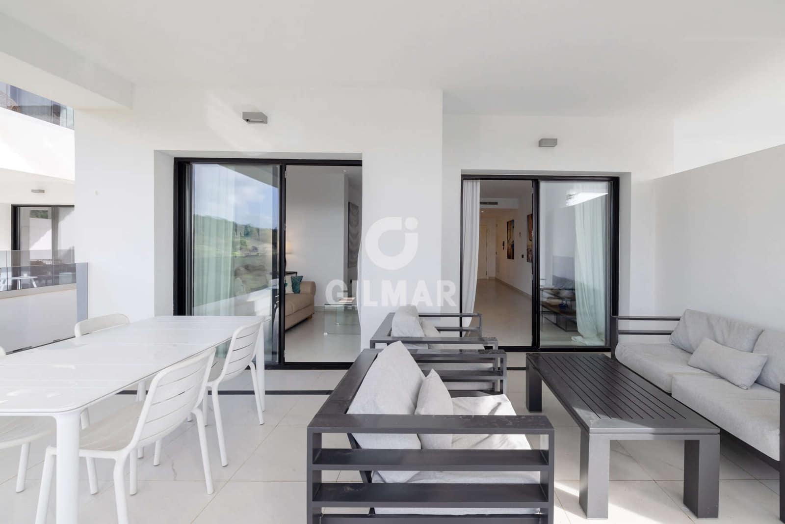 2 bedroom Flat for sale in Estepona with pool garage - € 570,000 (Ref: 9547147)