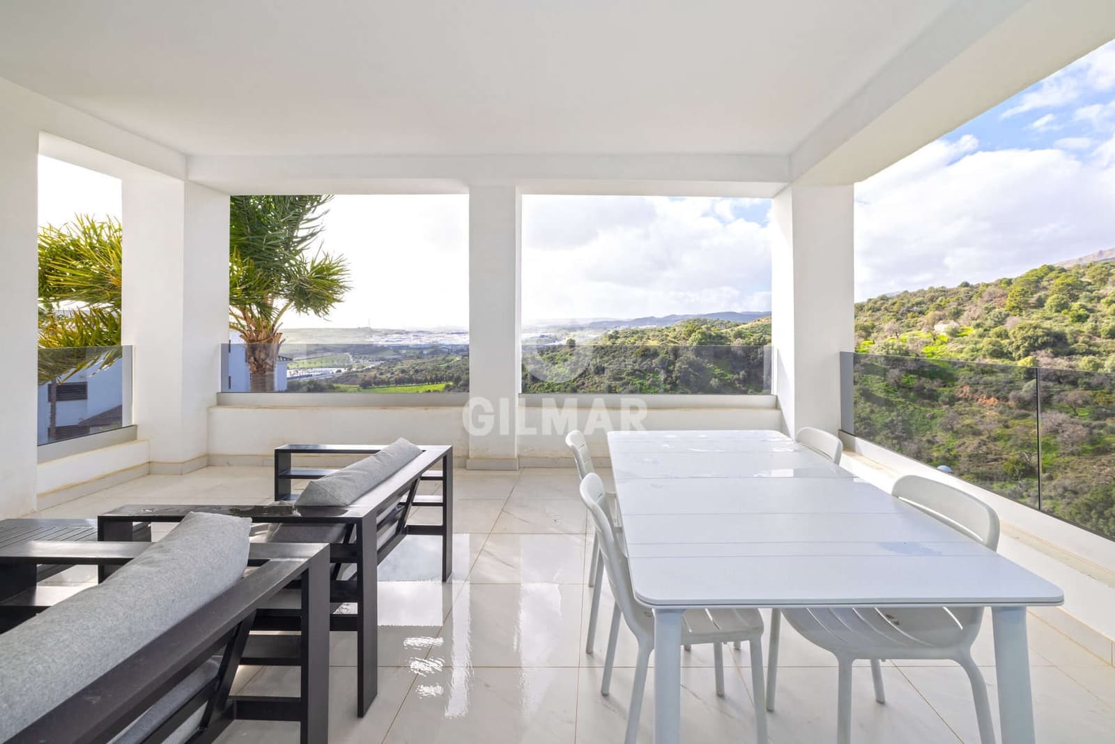 2 bedroom Flat for sale in Estepona with pool garage - € 570,000 (Ref: 9547147)