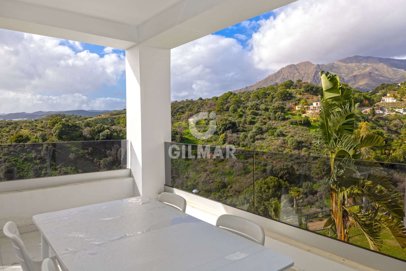 2 bedroom Flat for sale in Estepona with pool garage - € 570,000 (Ref: 9547147)