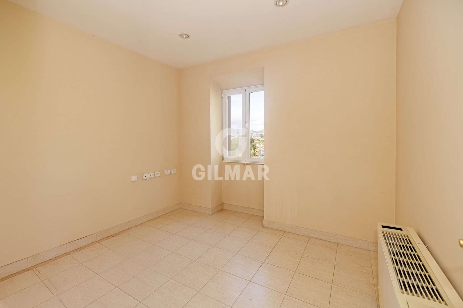 Kontor till salu i Estepona med garage - 1 500 000 € (Ref: 9550124)