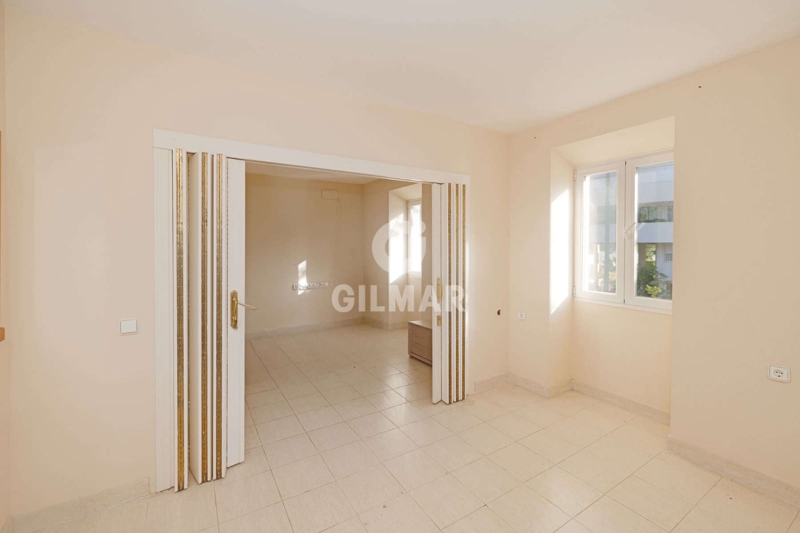 Kontor till salu i Estepona med garage - 1 500 000 € (Ref: 9550124)