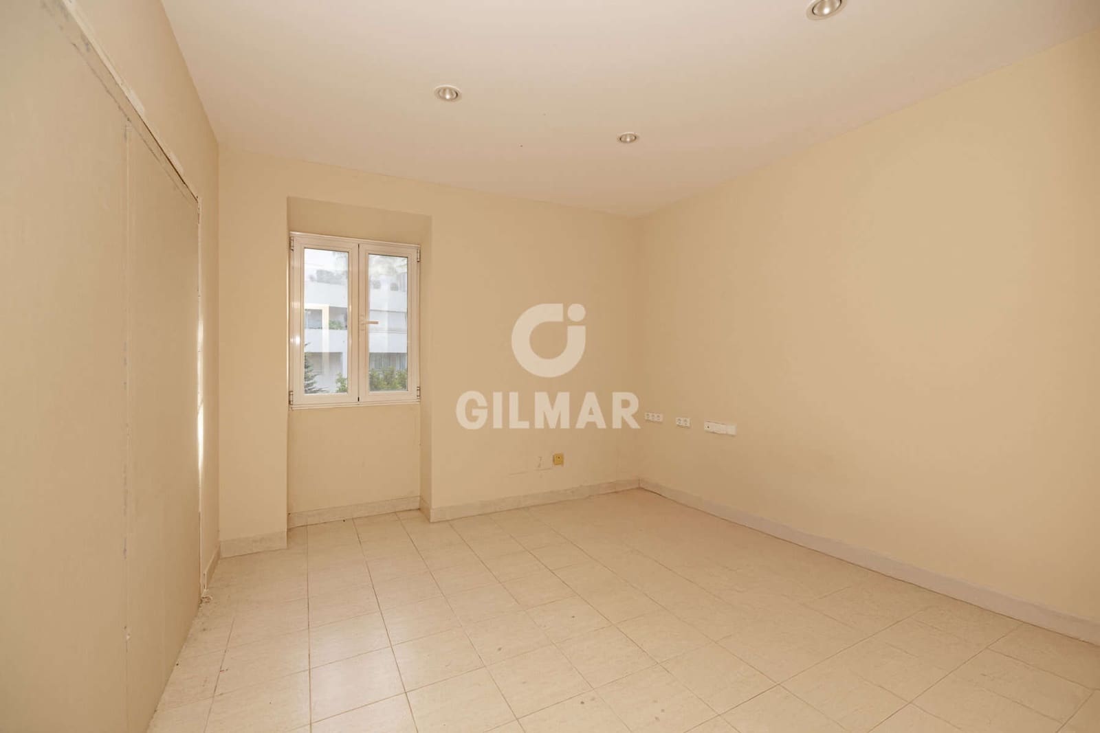 Kontor till salu i Estepona med garage - 1 500 000 € (Ref: 9550124)