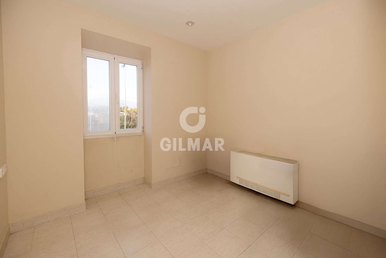 Kontor till salu i Estepona med garage - 1 500 000 € (Ref: 9550124)